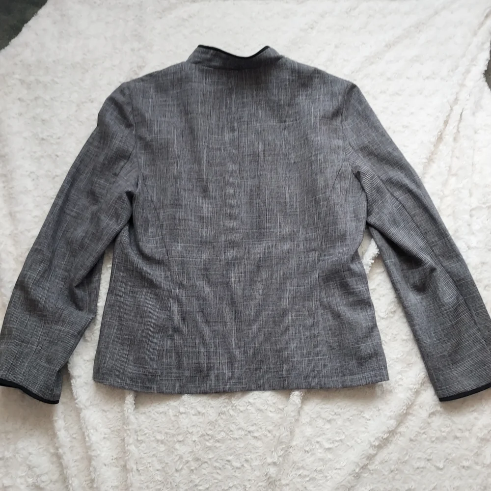 Sophisticated Perception NY Gray Open Front Blazer Size 16 Career Office Church